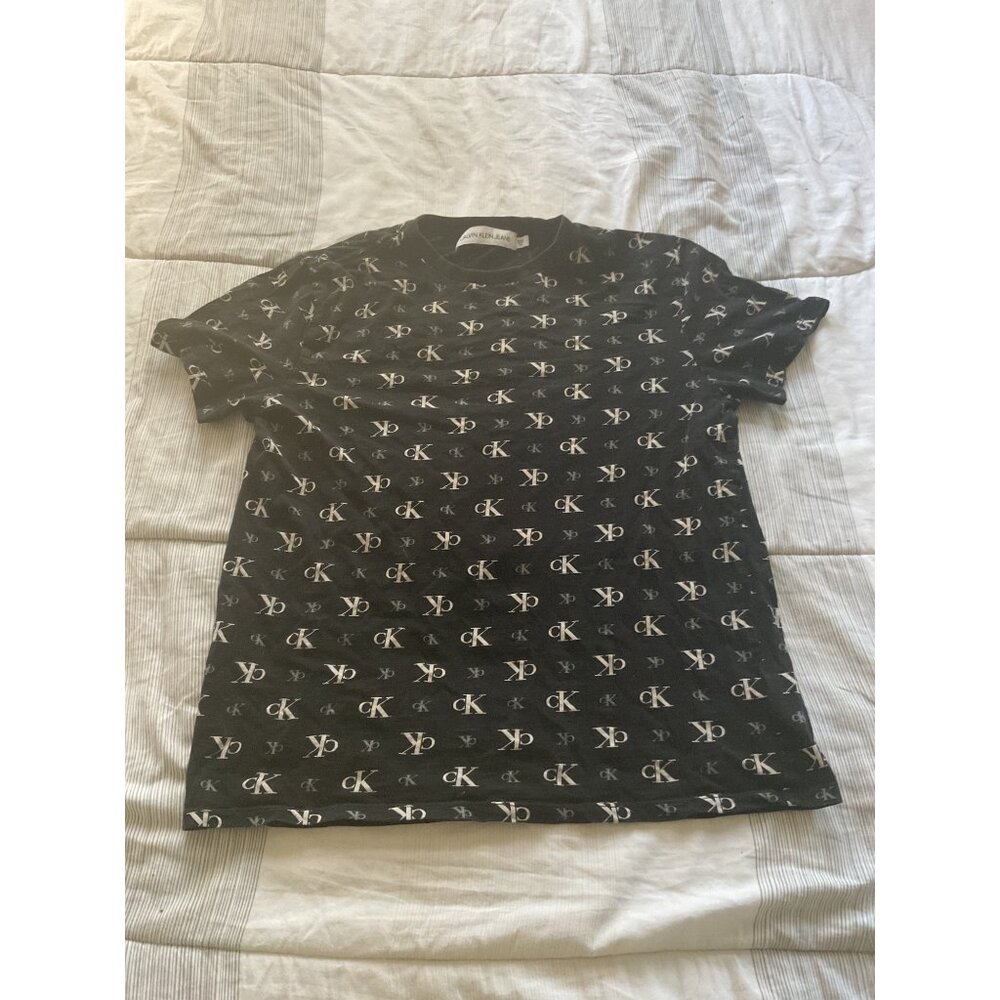Calvin Klein Jeans Men’s All Over Print CK Logo Tee Black Monogram AOP Goth Y2K